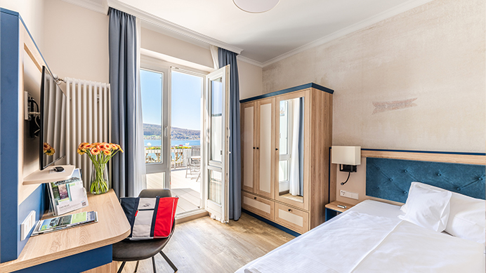 https://loechnerhaus.de/wp-content/uploads/2021/02/Loechnerhaus_Hotel_692x389_EZ_SB_B_N.jpg