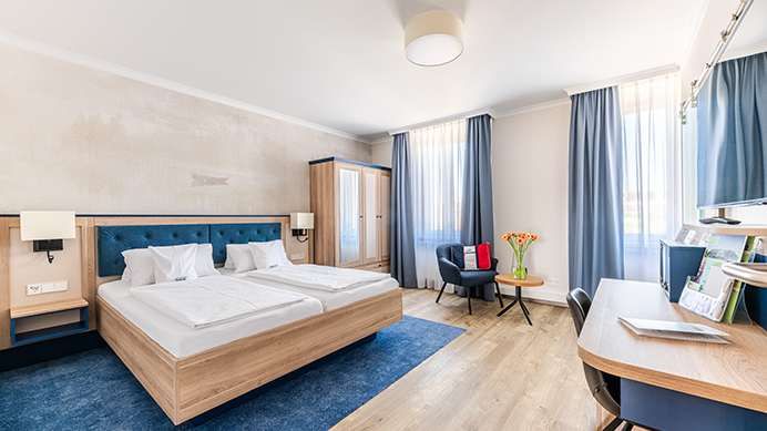 https://loechnerhaus.de/wp-content/uploads/2021/03/Loechnerhaus_Hotel_692x389_DZ_IB_S_N.jpg
