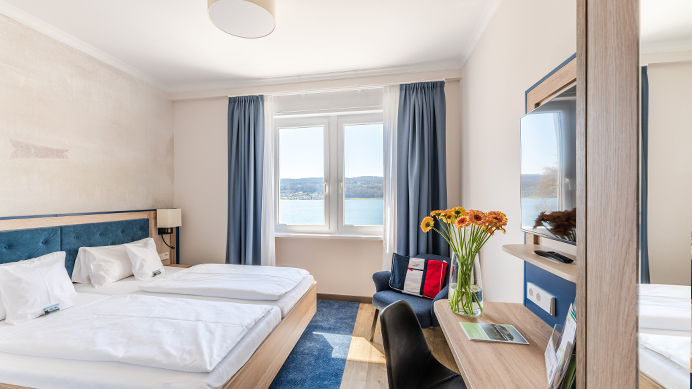 https://loechnerhaus.de/wp-content/uploads/2021/03/Loechnerhaus_Hotel_692x389_DZ_SB_N.jpg