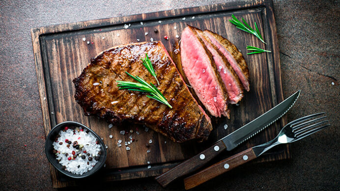 https://loechnerhaus.de/wp-content/uploads/2021/06/Rindfleisch_Steak-e1625242700730.jpg