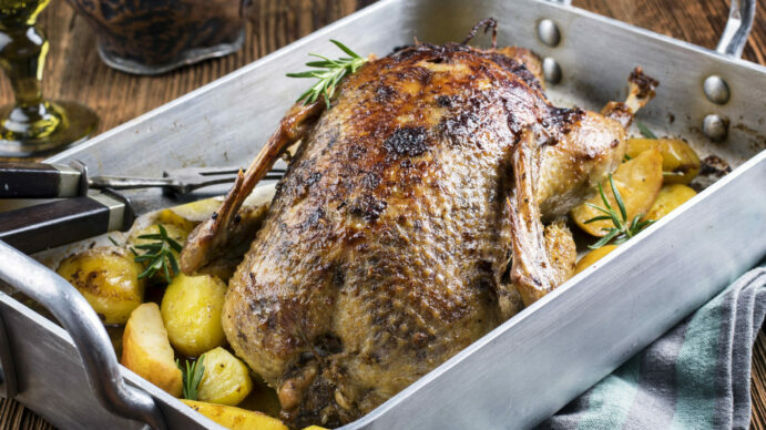 https://loechnerhaus.de/wp-content/uploads/2022/03/Gaensebraten-Winzdruck-scaled-e1646406424629.jpeg